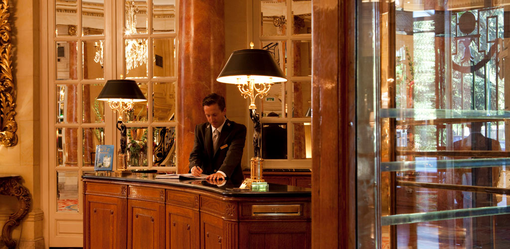 concierge desk madrid ritz