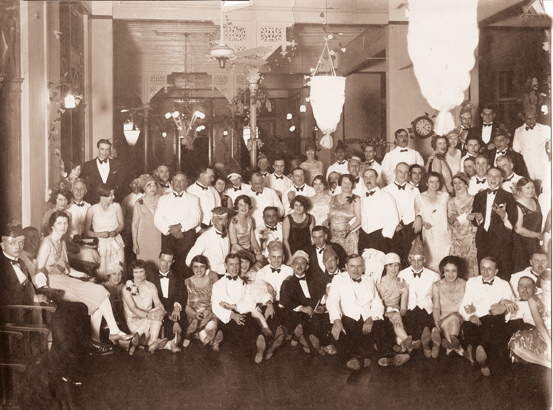 bkkmohfamoushotels-andreas_augustin_1928_Oriental-Hotel--St-Andrews-Ball.jpg